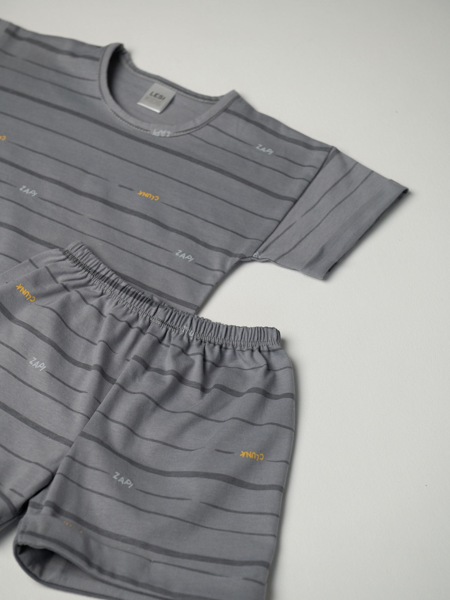 Костюм летний для мальчика футболка и шорты (110/30, Серый)