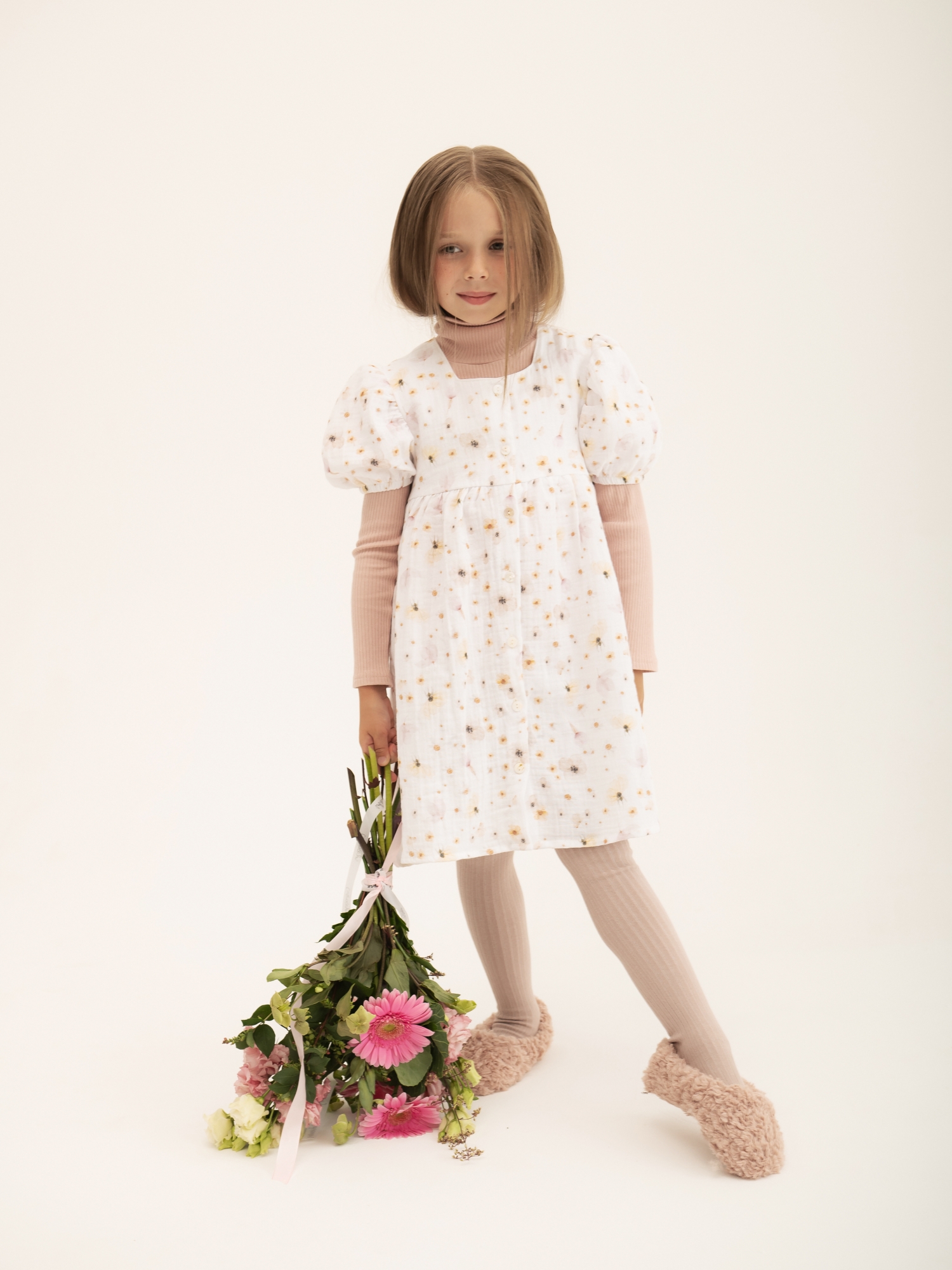 Платье для девочки на пуговицах (98/28, бел/цветок)