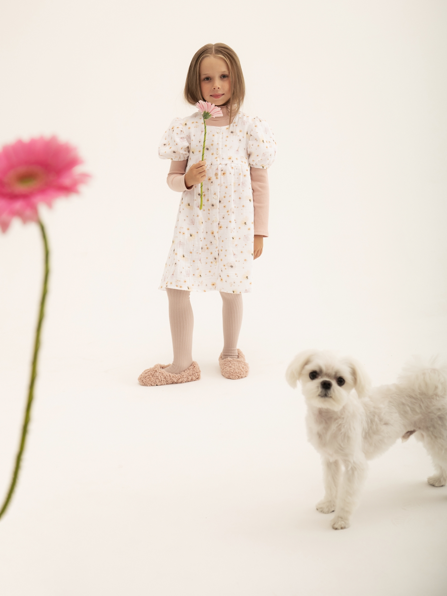 Платье для девочки на пуговицах (98/28, бел/цветок)