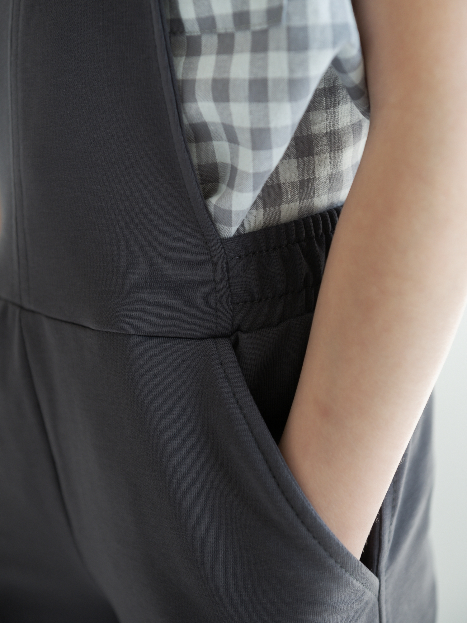 Комбинезон на лямках (122/32, Тем.Серый)